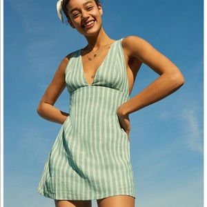 COPY - Urban Outfitters Breezy linen plunging dre…